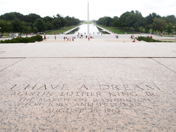 Imagen de la losa de mármol del monumento de Whashington a Martin Luther King 