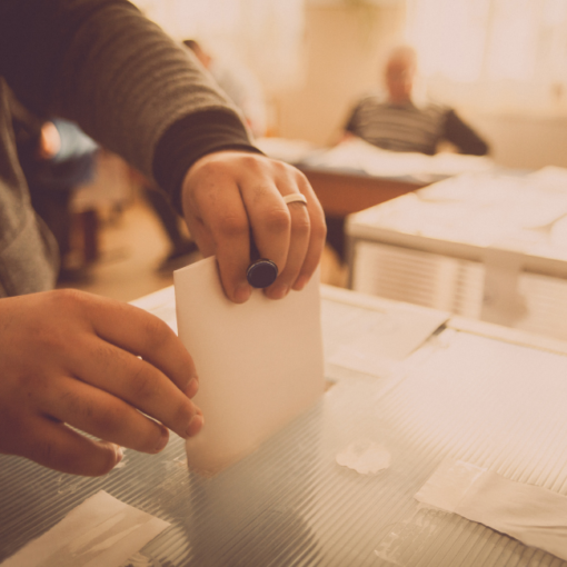 Una persona votando